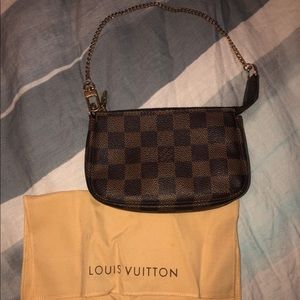 Louis Vuitton damier pouch